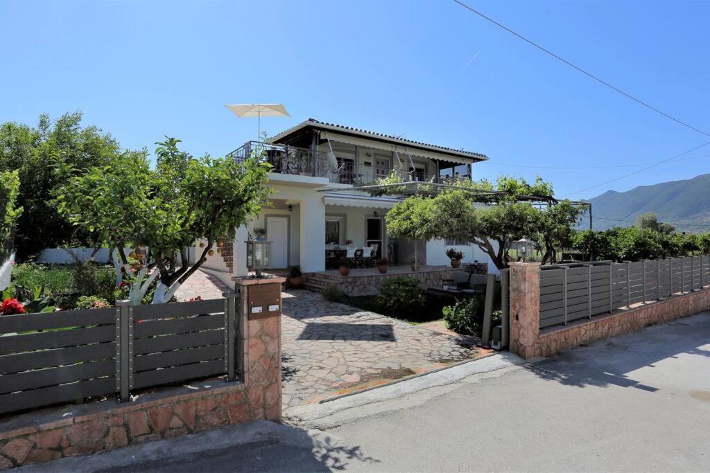 "Elegant & Quiet House" Apartment Игуменица Екстериор снимка